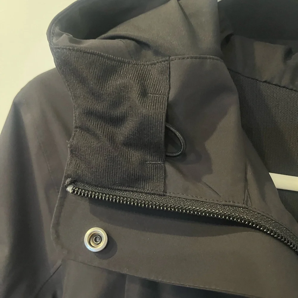 Lululemon Athletica Rain Rebel Black Trench, Size 6 - Picture 3 of 16